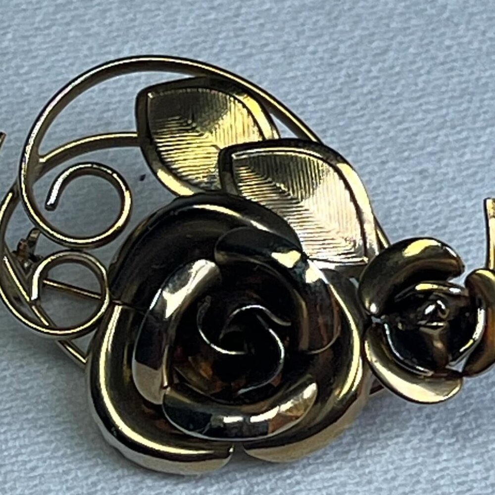 Vintage MCM Floral Broach Scrollwork MobWife Elegant Retro CountryClub Vibes Th